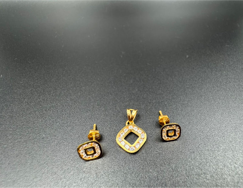 NJ Arts Yellow Gold 18ct real gold Diamond-Shaped Radiance Gold Pendant & Earrings Set 18kt Swarovski Earring & Pendant Set