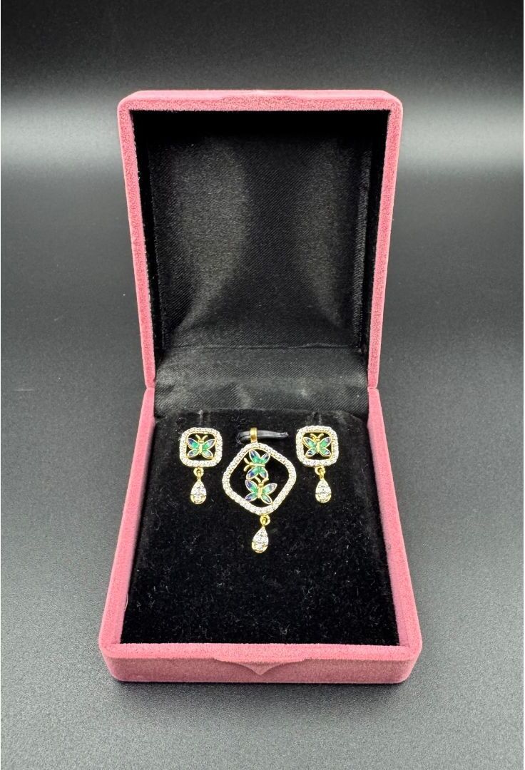 NJ Arts Yellow Gold Butterfly Bloom Charm Set 22kt NA Earring & Necklace Set